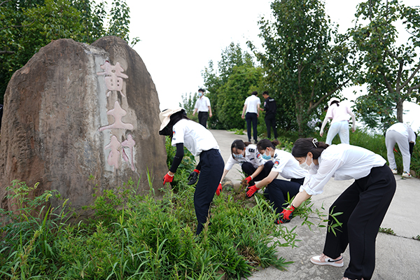 “助力鄉(xiāng)村振興，踐行艱苦奮斗” 將新員工黨性教育活動搬到對口幫扶村2.jpg
